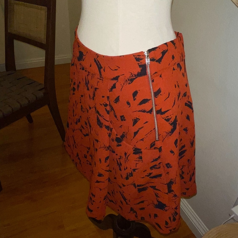 Cute A line skirt orange and black, exposed zipper on the side.